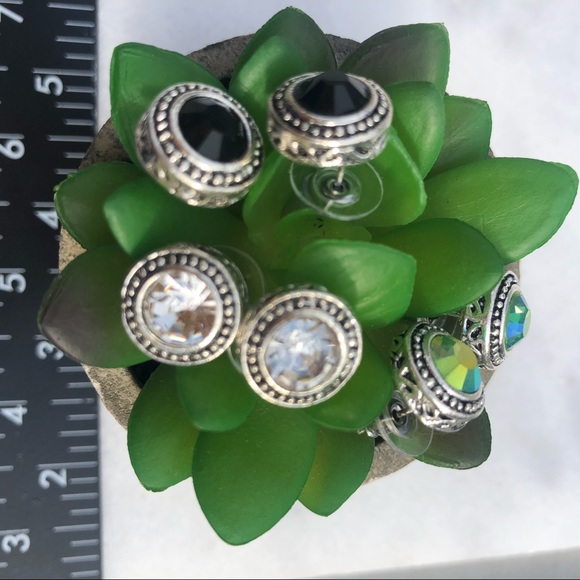 Beautiful set of 3 earrings ✨ Timeless and Classic Feel ✨ - Picture 9 of 15